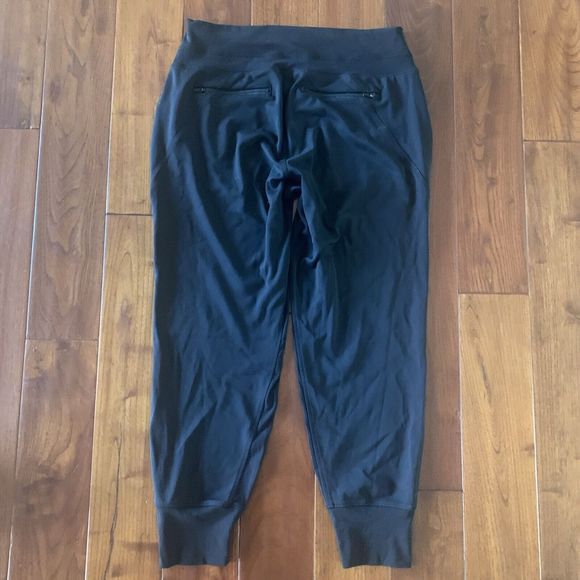 ATHLETA Salutation Jogger Large Black Breathable Soft Powervita Athleisure Pants - Picture 5 of 9